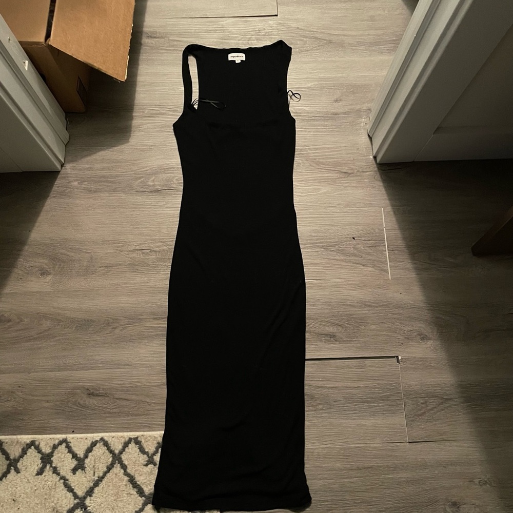 superdown Black Sleeveless Midi Dress with Side Cutout - Picture 3 of 5